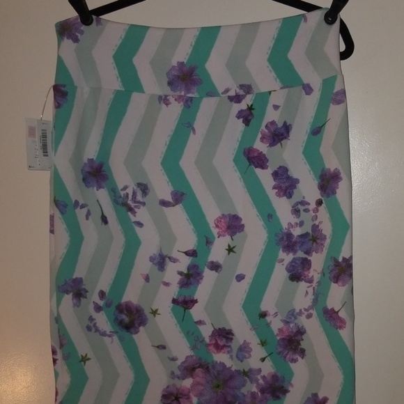 LuLaRoe Dresses & Skirts - Lularoe Cassie pencil skirt 2x